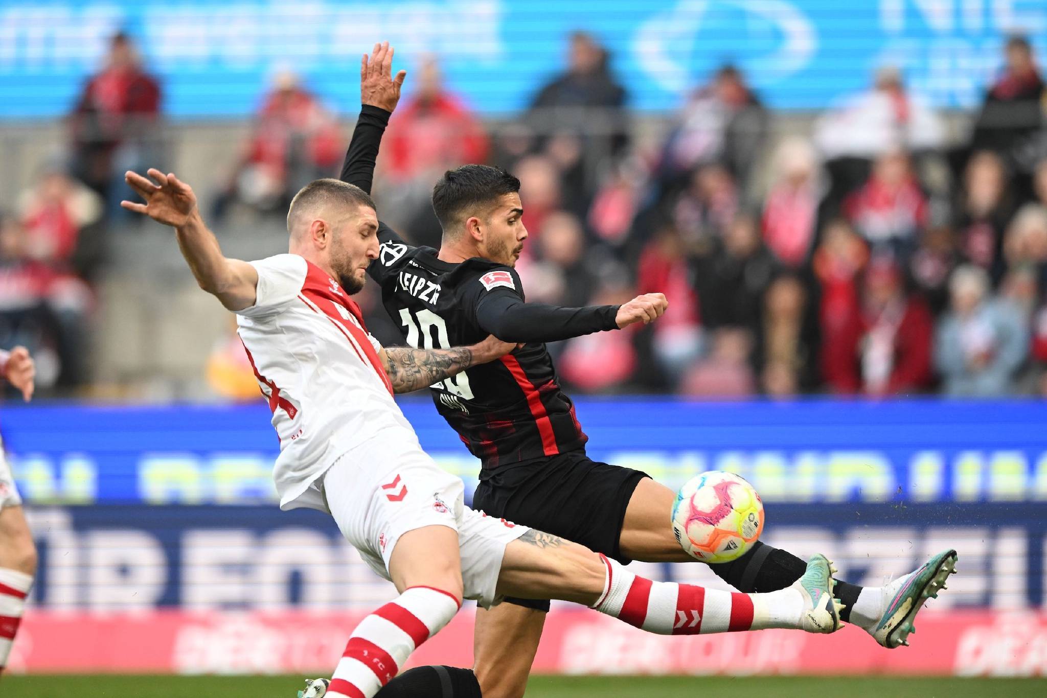 阿贾克斯惊险淘汰皇马，足坛上的神奇时刻