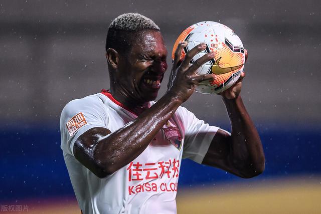 包含深圳佳兆业客场收获宝贵积分，球队士气大增的词条