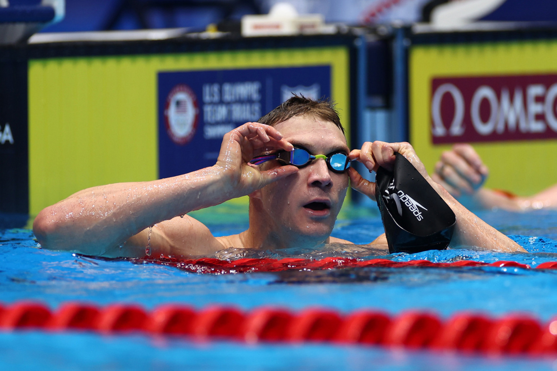 关于关键时刻球员身手敏捷，赛场气氛瞬间紧张的信息